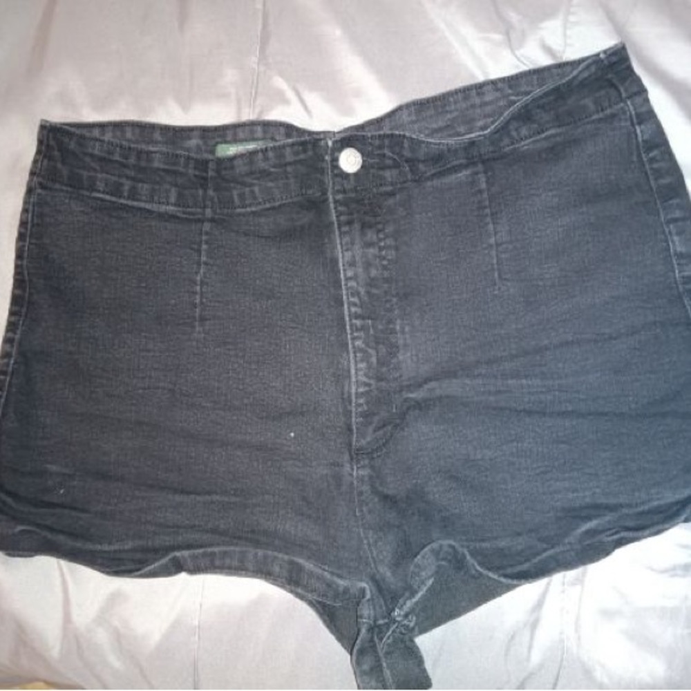 Black jean short